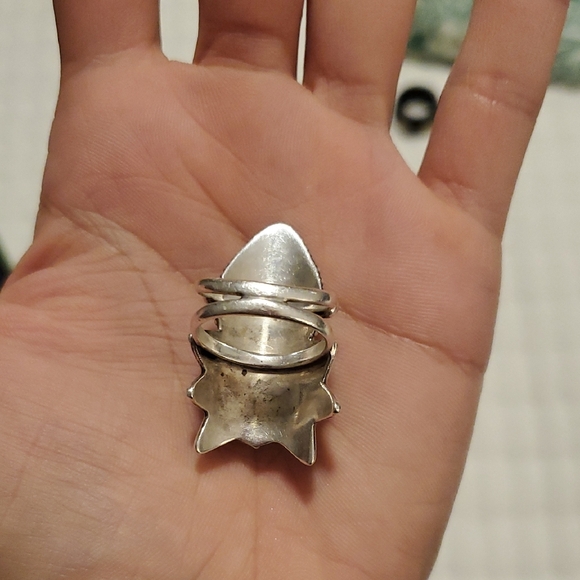 Labradorite and Magnesite Sterling Silver Ring - Picture 6 of 12